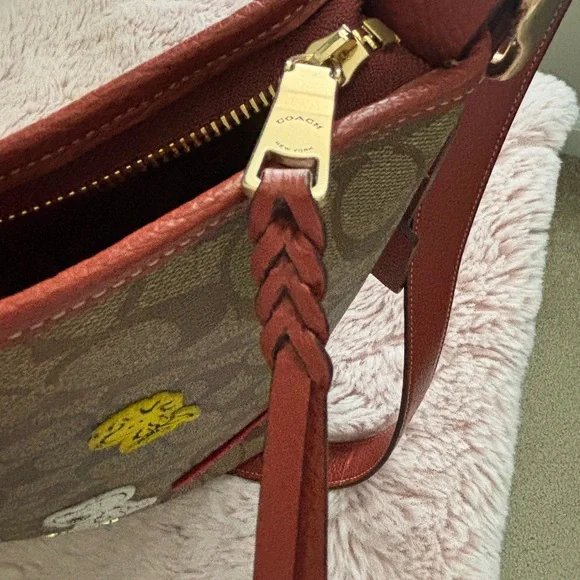 Coach X Peanuts Snoopy Elle File Signature Crossbody Bag with Character patches - Picture 11 of 16